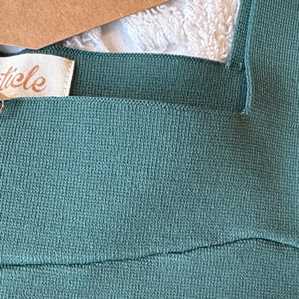 Listicle Women's Dark Green Crop Top - Picture 4 of 5